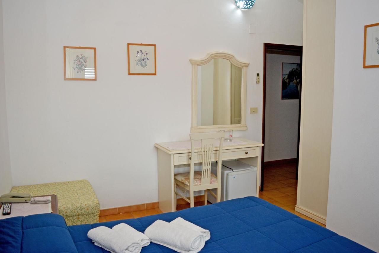 Scano Comfort Inn Santa Teresa Gallura Buitenkant foto
