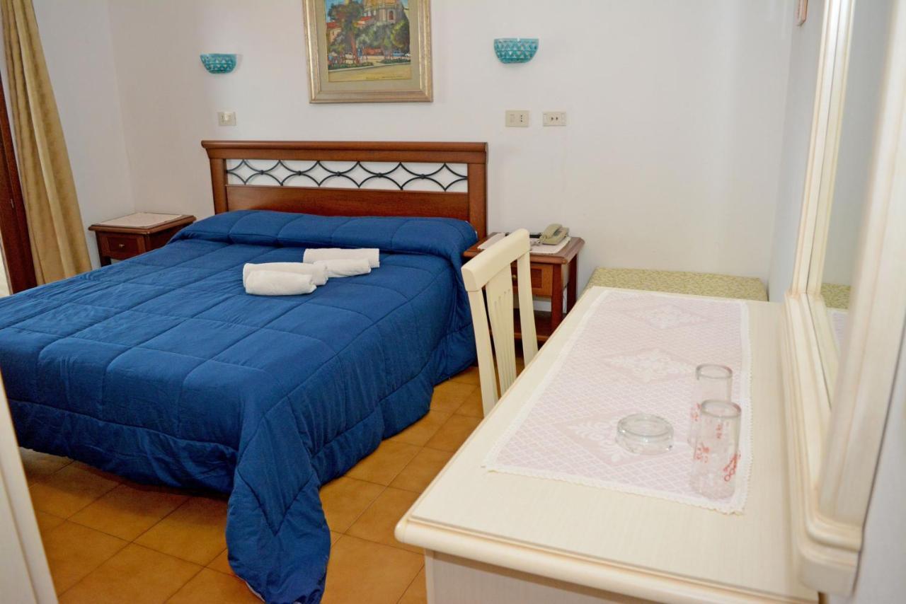 Scano Comfort Inn Santa Teresa Gallura Buitenkant foto