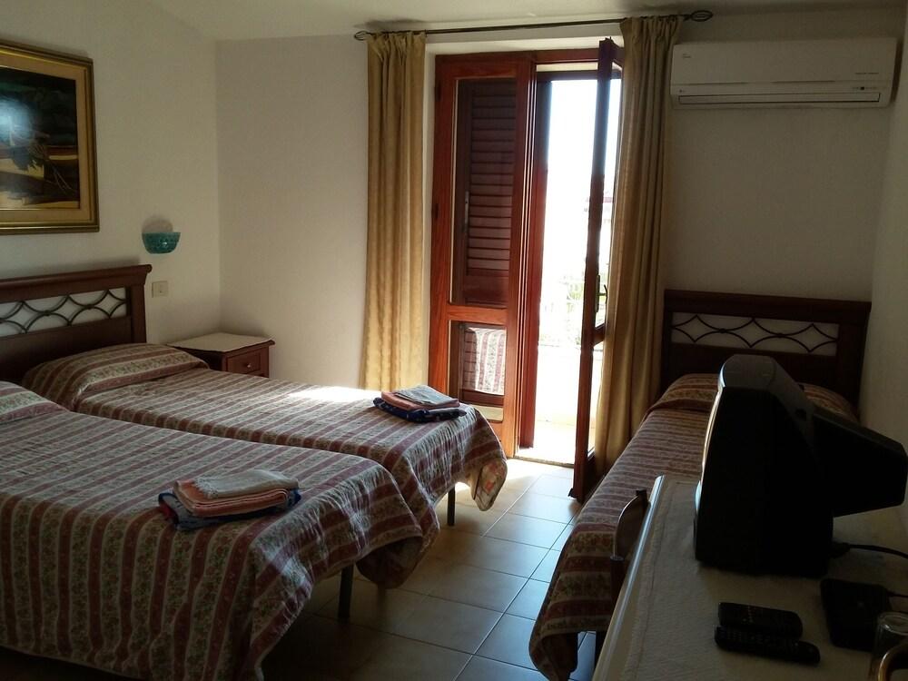 Scano Comfort Inn Santa Teresa Gallura Buitenkant foto