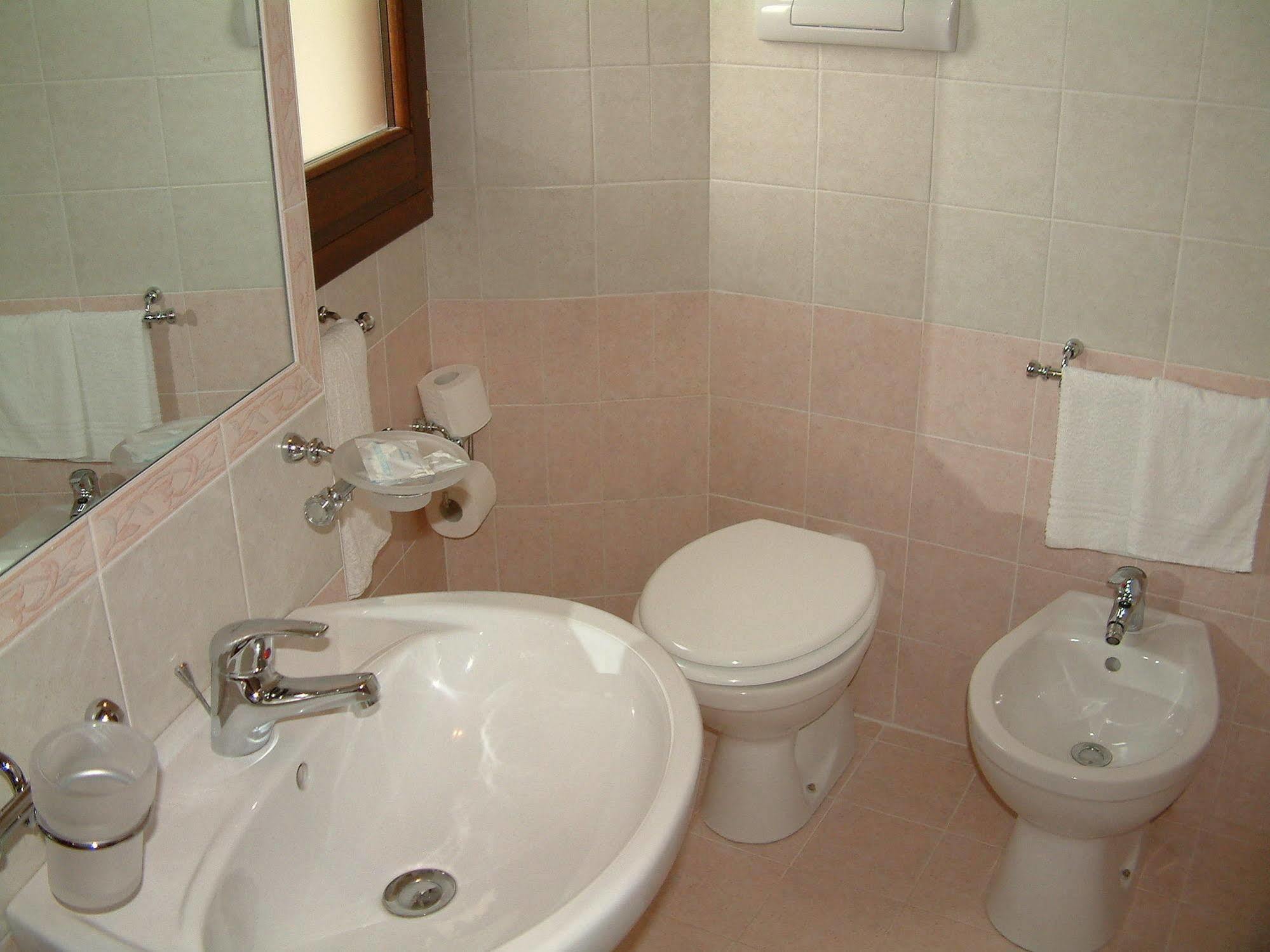 Scano Comfort Inn Santa Teresa Gallura Buitenkant foto
