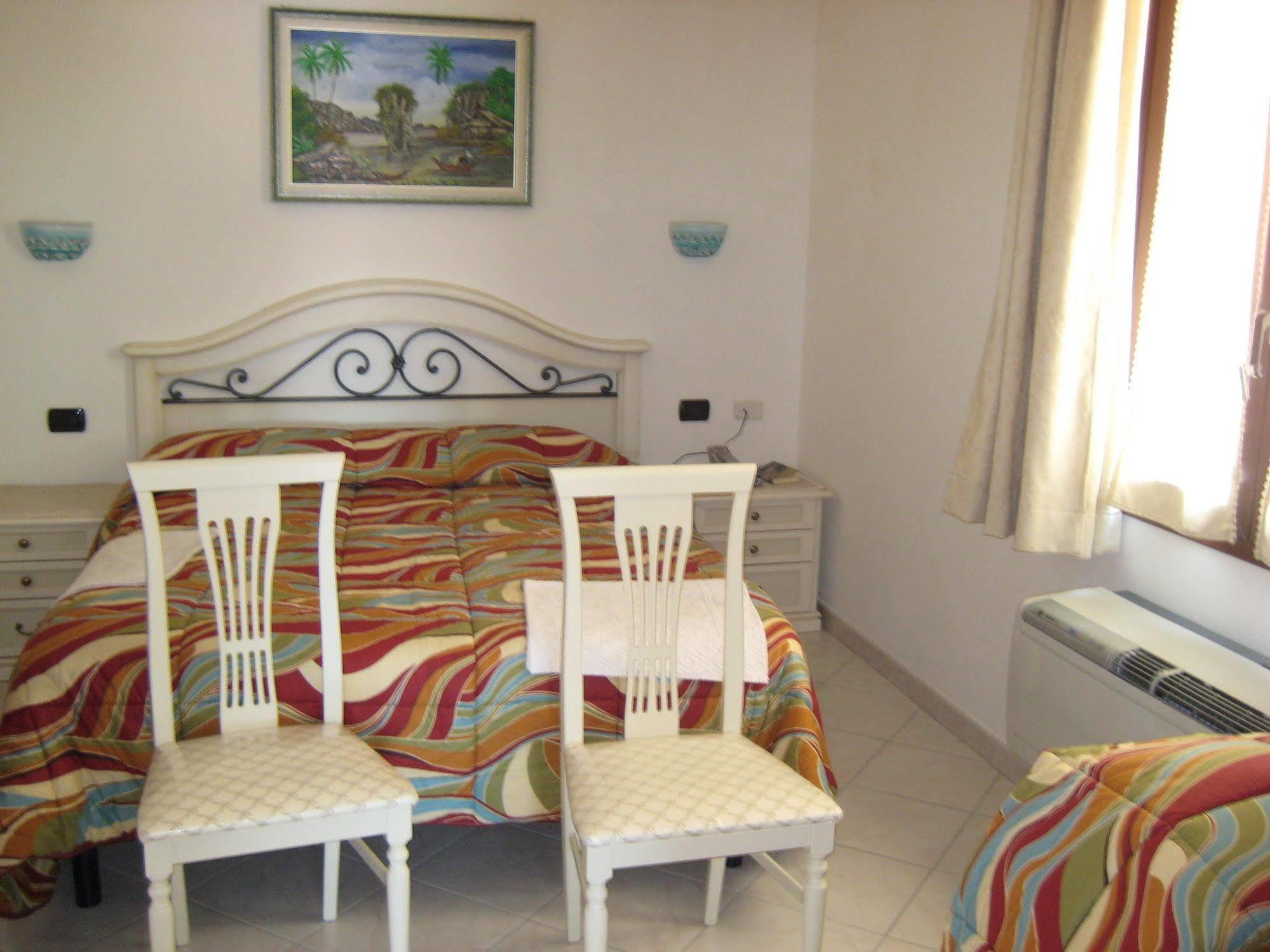 Scano Comfort Inn Santa Teresa Gallura Buitenkant foto